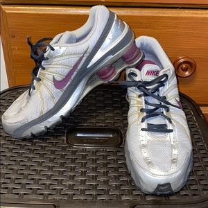 Women’s Size 10 Nike Shox